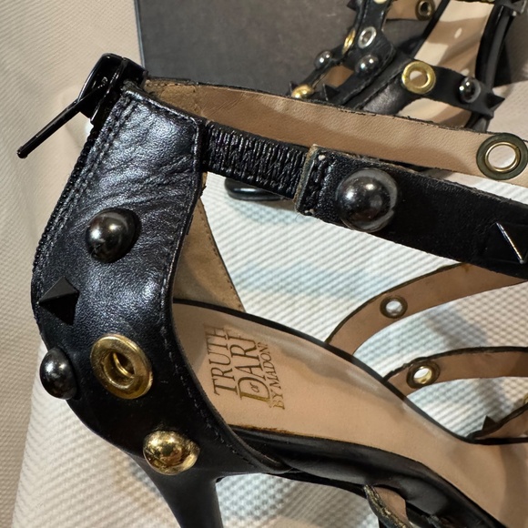 Sandals - Picture 2 of 3